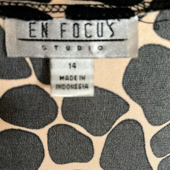 Low neck line leopard print rayon below the knee dress Size 14 by Enfocus Studio - Picture 6 of 6